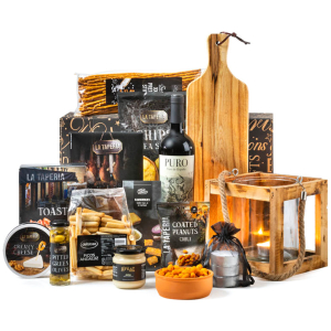 Goedgevuld kerstpakket 65 euro met borrelhapjes en borrelplank