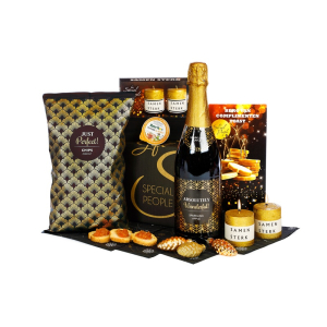 Lentepakketten voor personeel met lekkernij verpakt in een brievenbus doosje