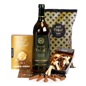 Een lentepakket gevuld met heerlijke wijn en chocolade